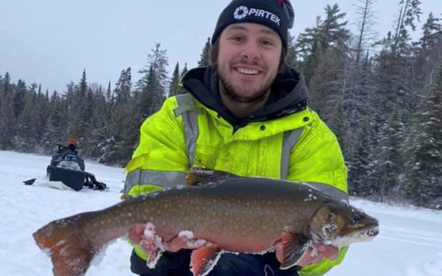 ice_fishing_17