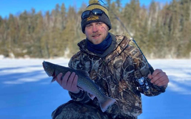 ice_fishing_18
